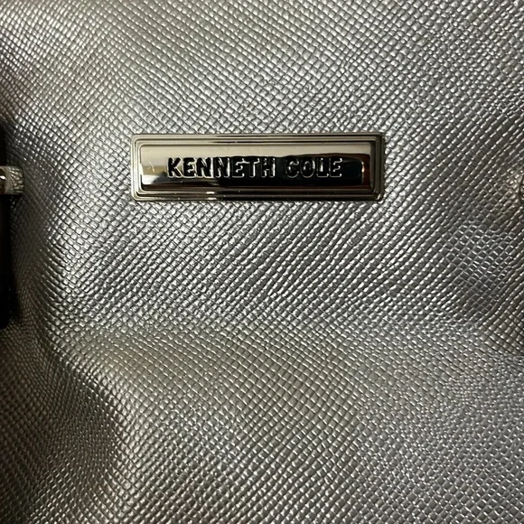 Kenneth Cole Reaction bag - Picture 2 of 5